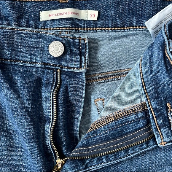 Levi’s Mid-Length Denim Shorts - Picture 3 of 3